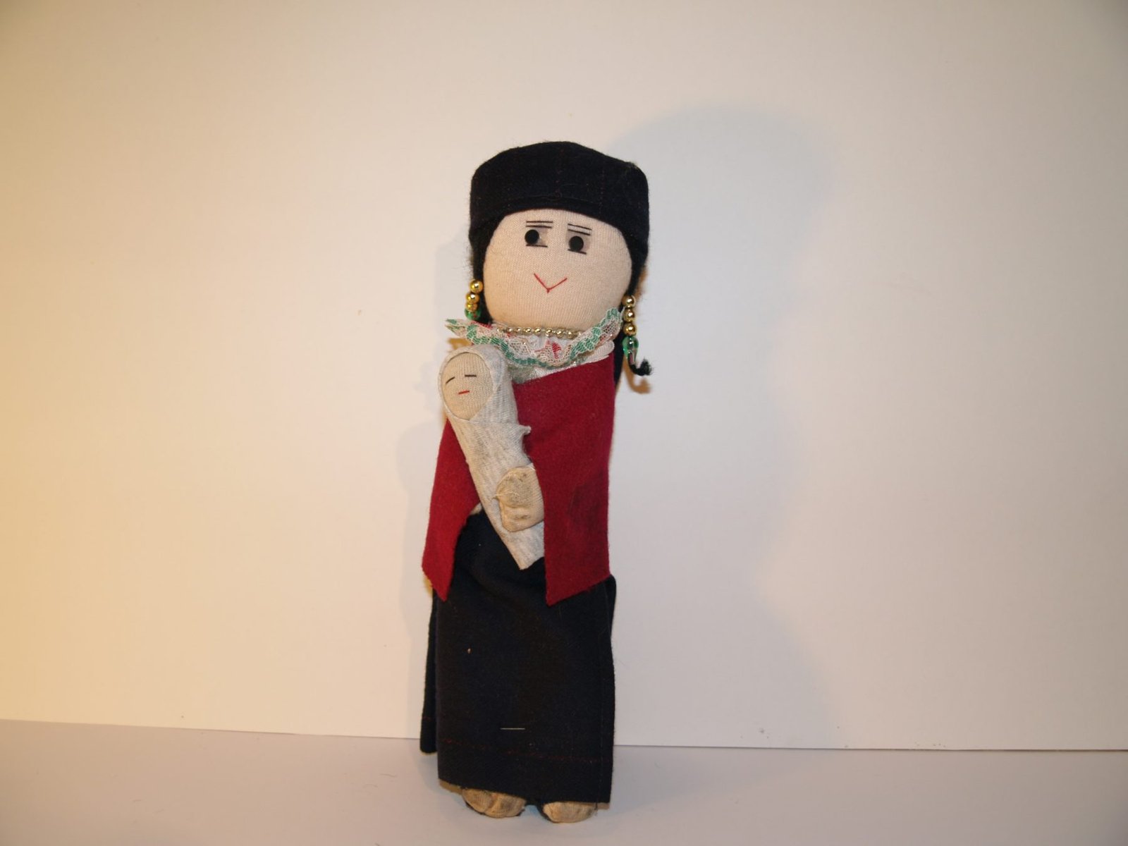 JOVEN DE ÓTAVALO CON BEBE