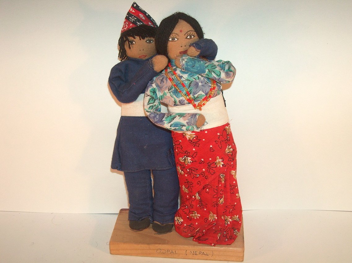 JOVEN FAMILIA CON BEBÉ