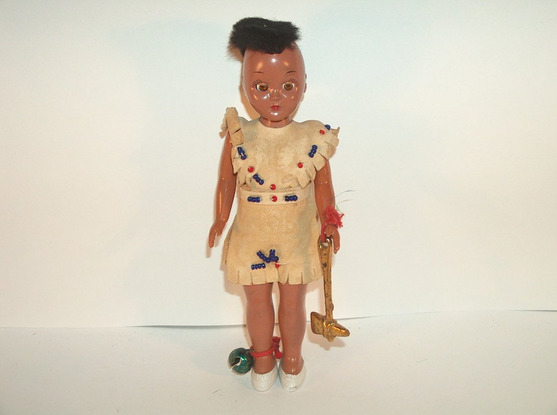 JOVEN HURON CON HACHA