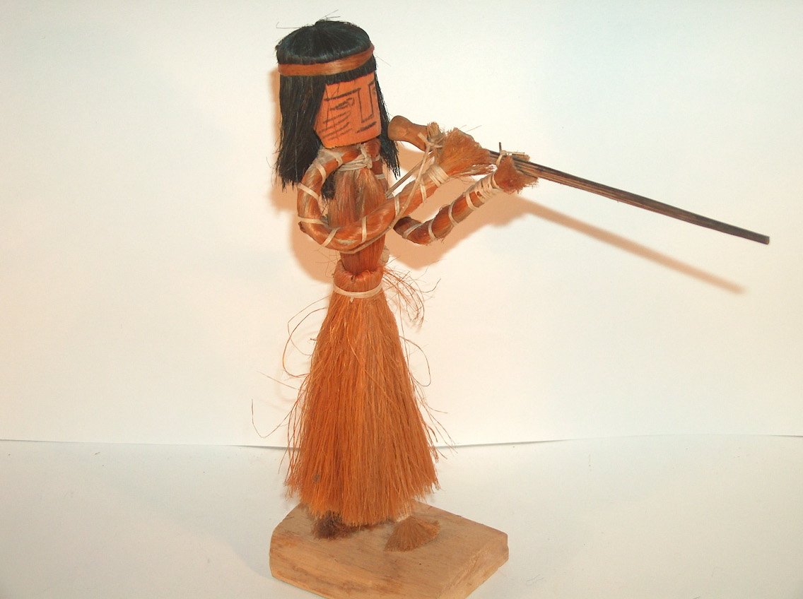 JOVEN DE LA SELVA DE IQUITOS CON JABALINA