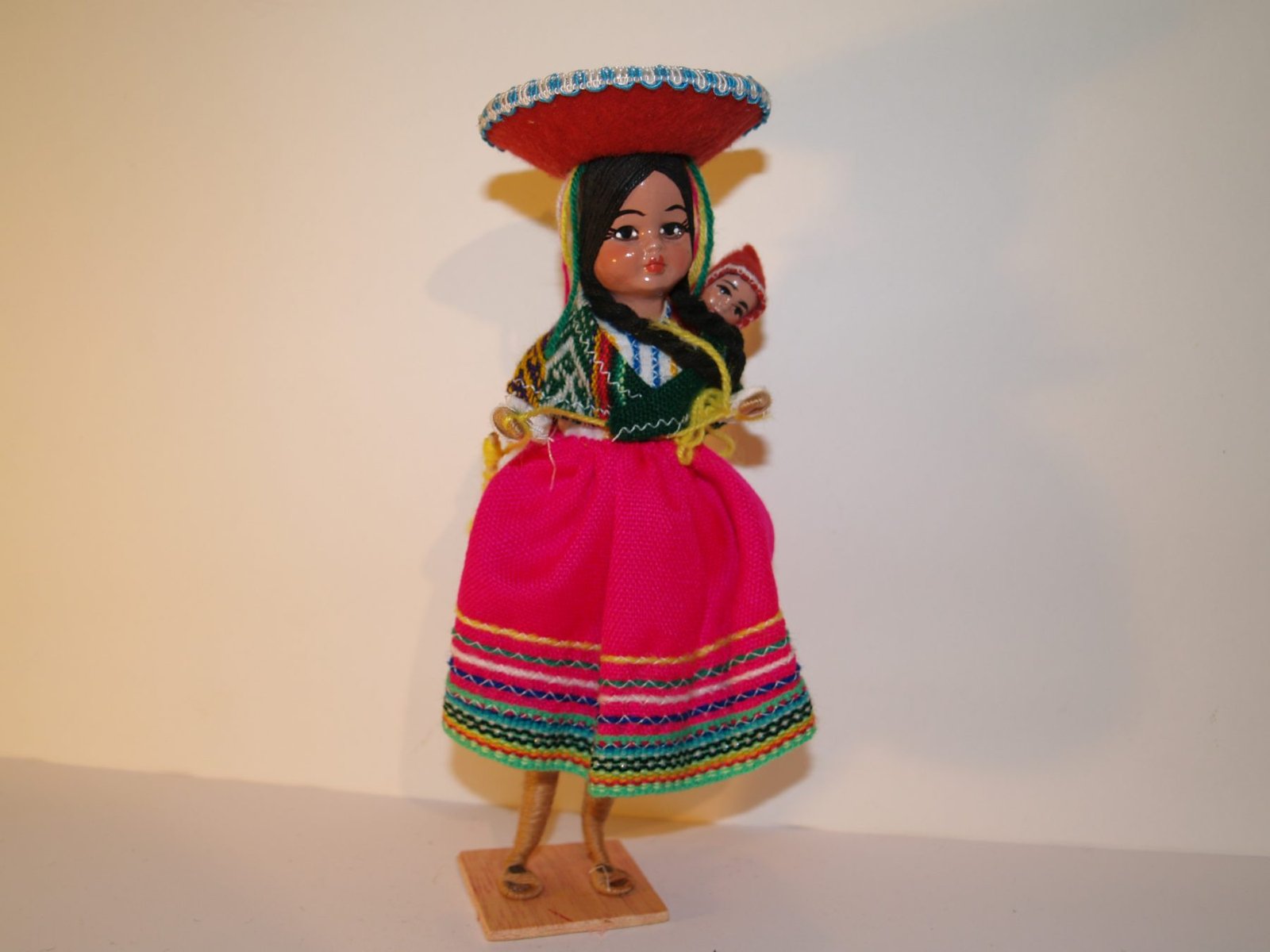 JOVEN CUZQUEÑA CON BEBE