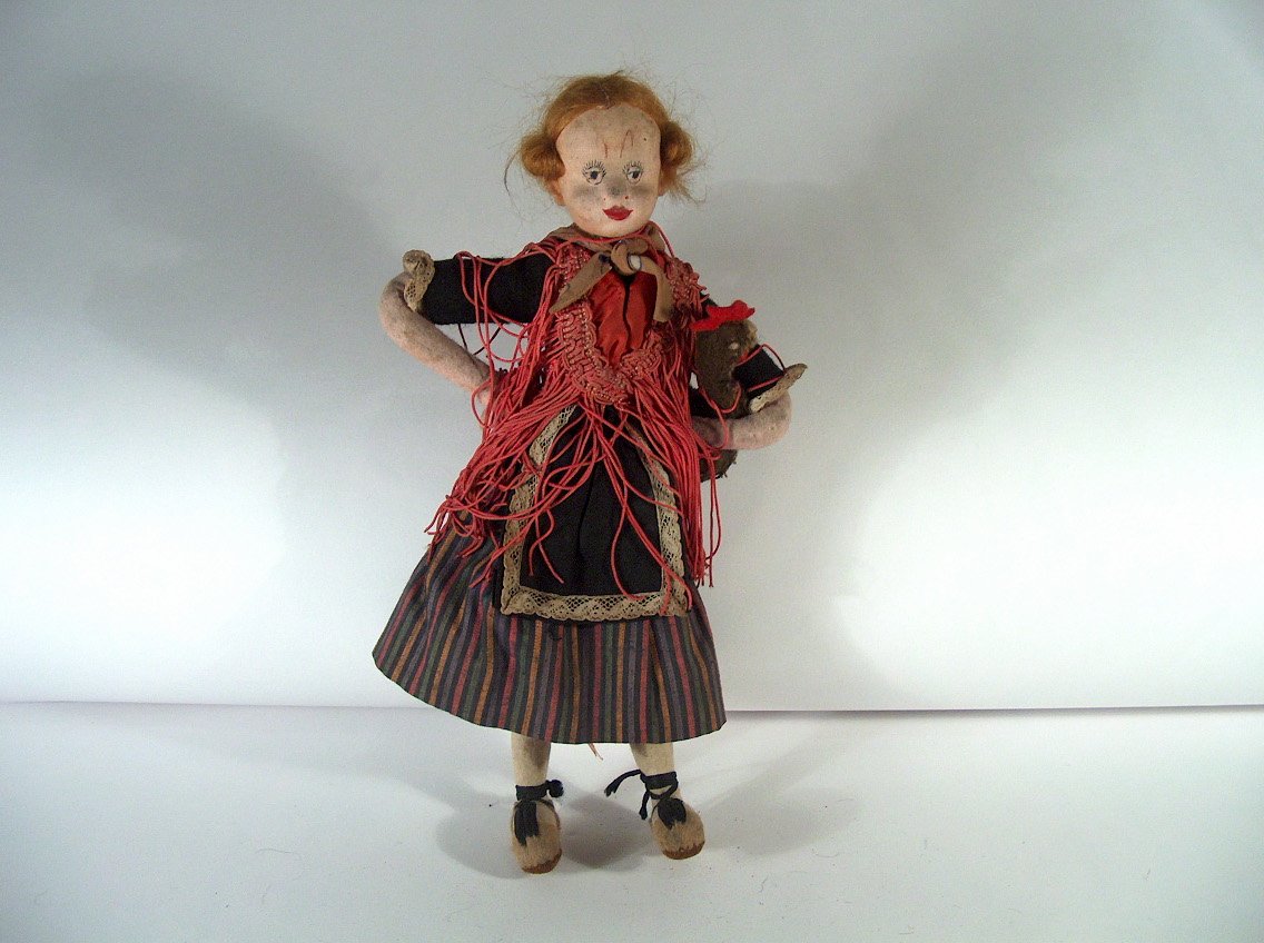 JOVEN MAÑA CON GALLO