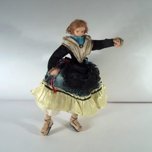 JOVEN MAÑA BAILANDO JOTAS