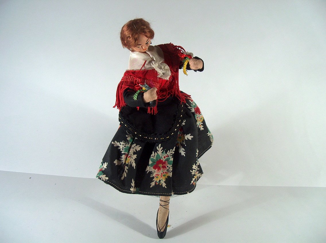 JOVEN MAÑA BAILANDO JOTAS