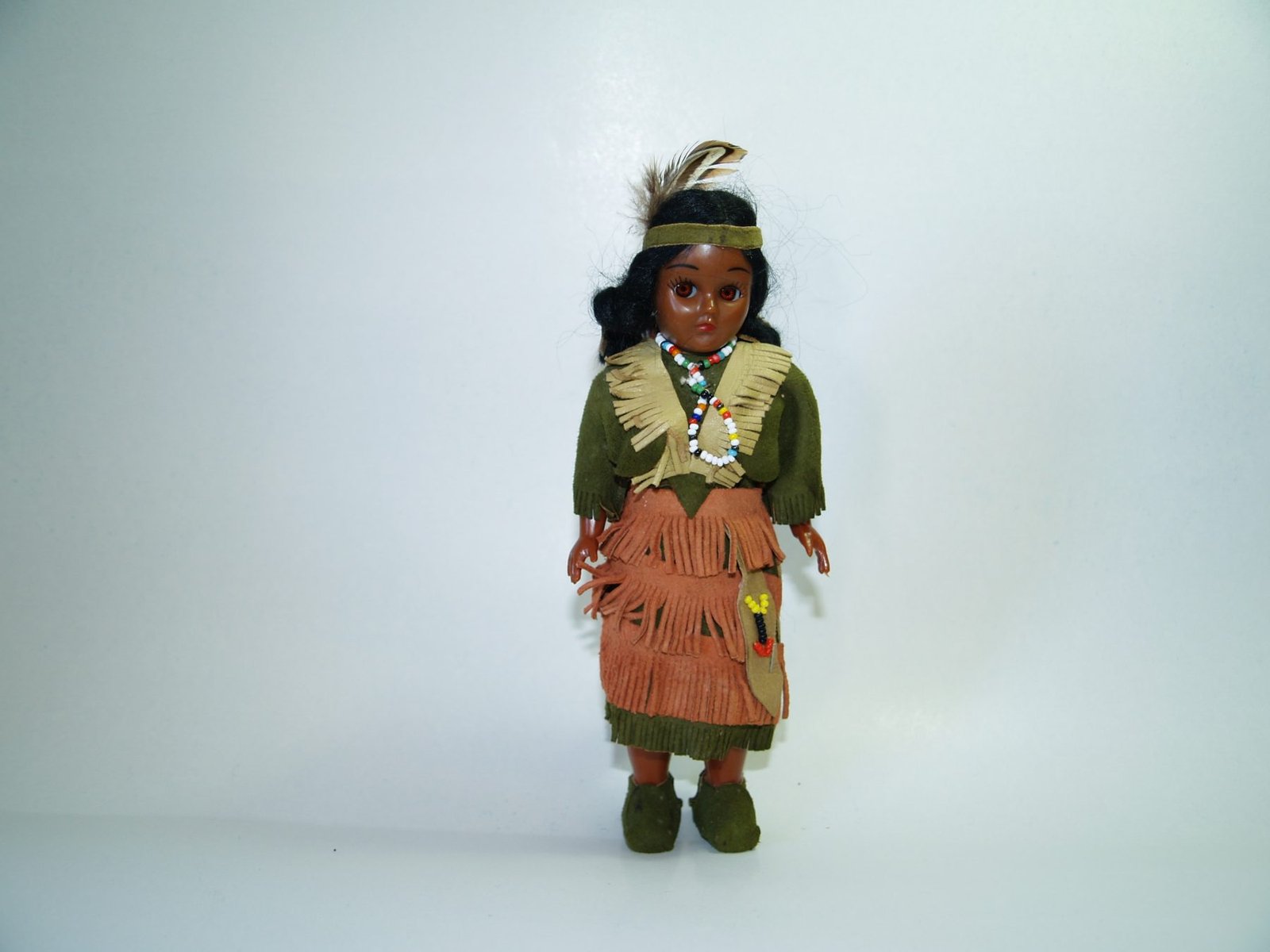 JOVEN NATIVA CON BEBE