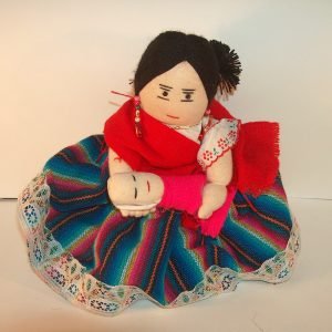 JOVEN MADRE ECUATORIANA CON BEBÉ