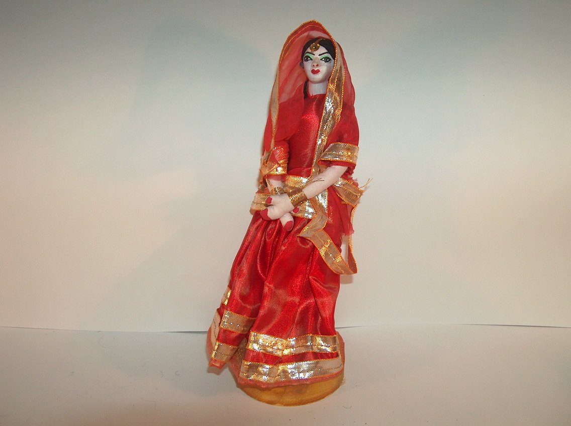 JOVEN PAKISTANÍ VESTIDO NARANJA Y DORADO