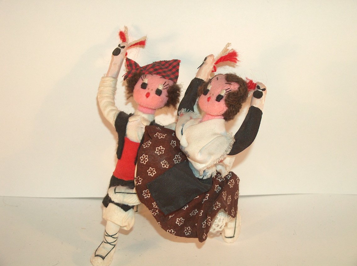 PAREJA DE MAÑOS BAILANDO LA JOTA