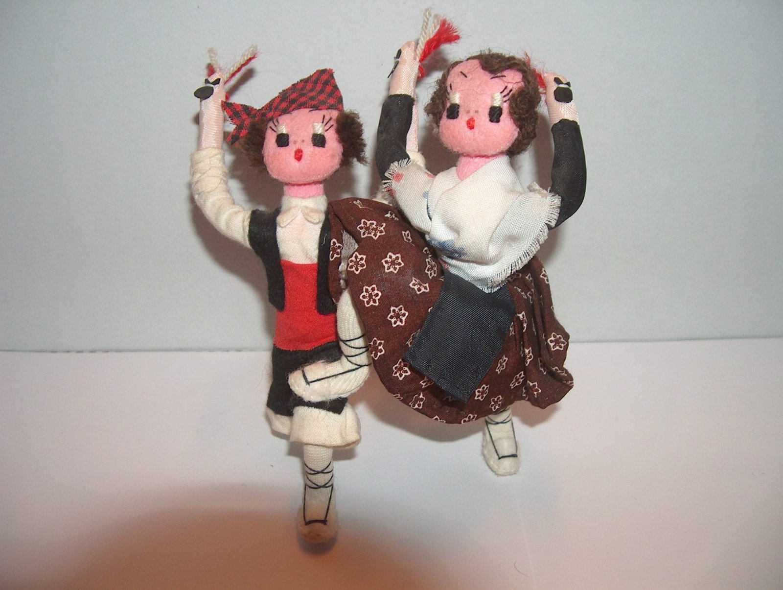 PAREJA DE MAÑOS BAILANDO LA JOTA