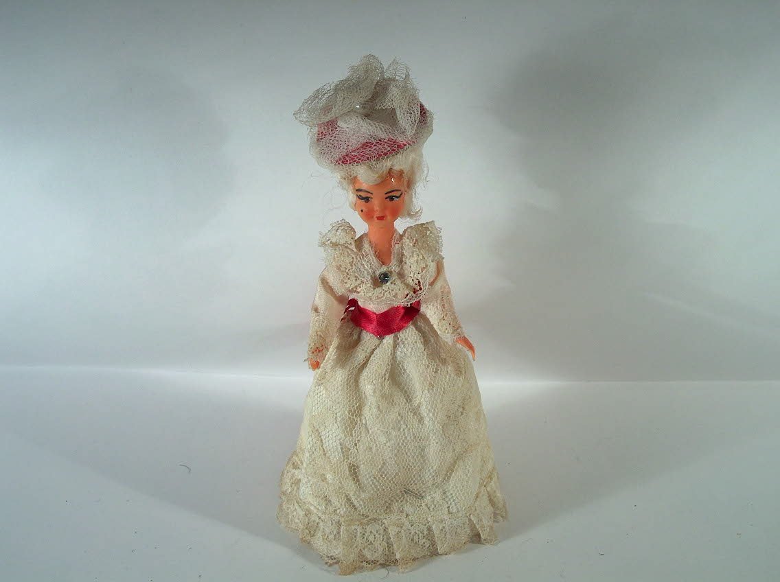 PARISINA CON ENCAJES BLANCOS