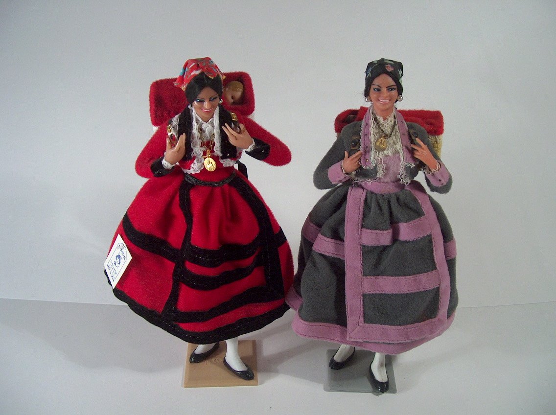 PASIEGA CON CANAST0 BEBE  (ROJA)