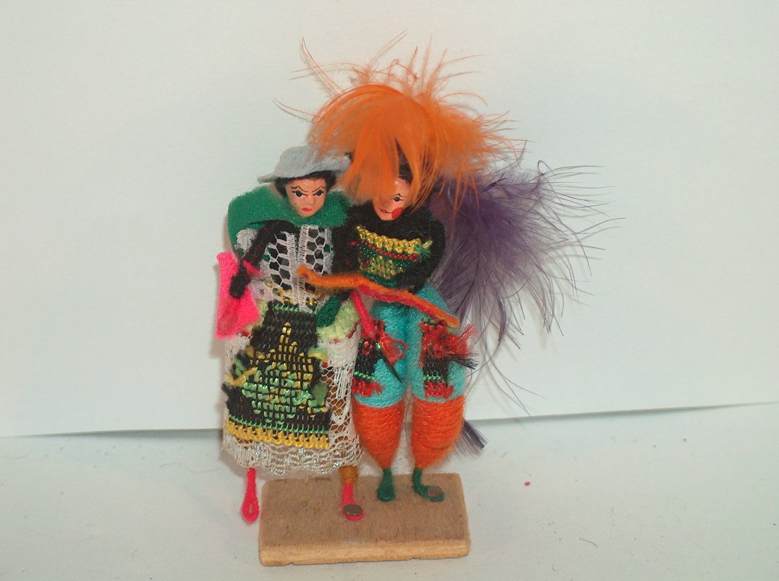 JOVENES PERUANOS  MINIATURA