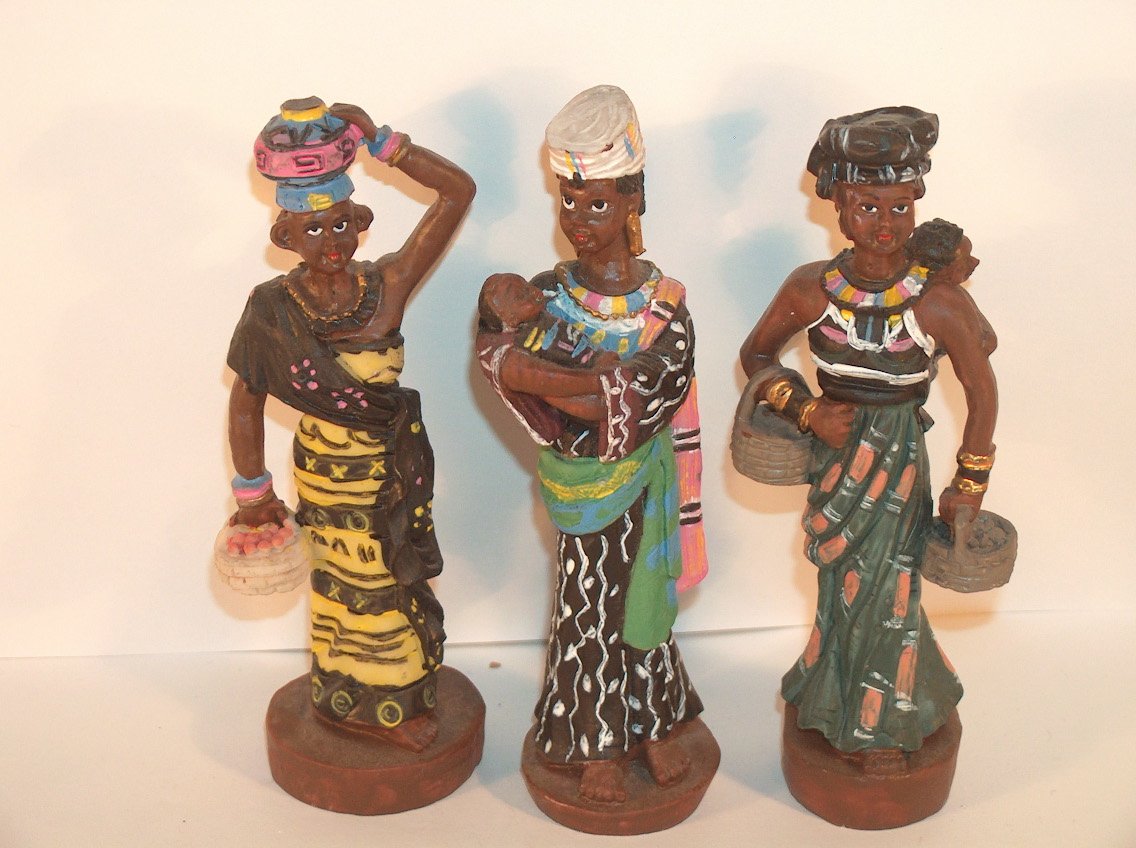 JOVENES DEL SENEGAL CON NIÑOS Y CESTOS