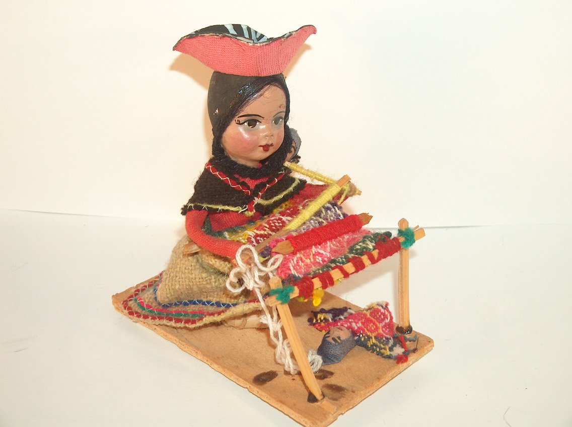 JOVEN TEJEDORA CUZQUEÑA CON SU BEBÉ